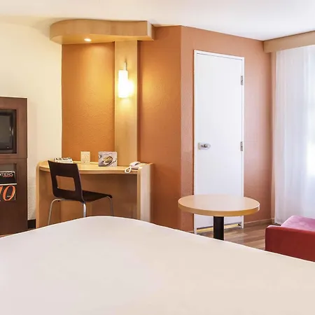 Ibis Centre Hotel 3*