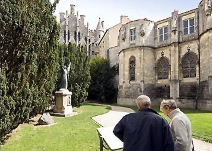 Ibis Centre Hotel 3*